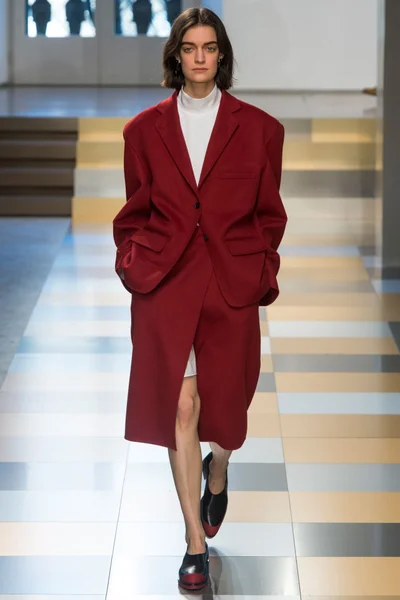 Look 12